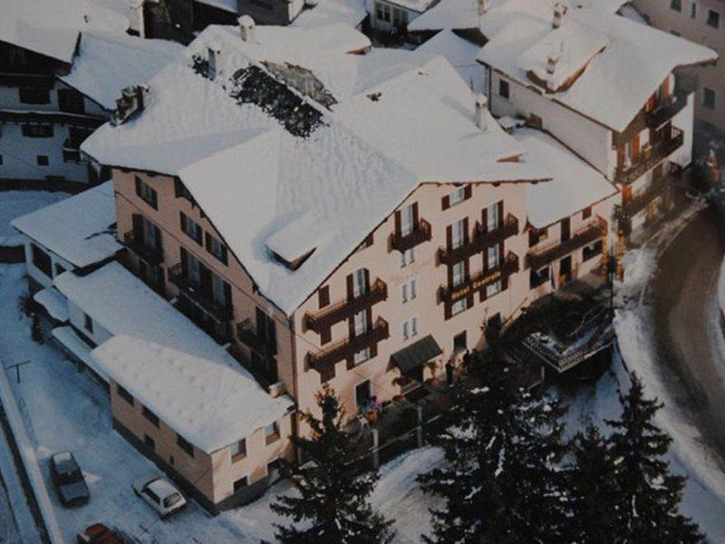 Centrale Hotel Courmayeur Exterior foto